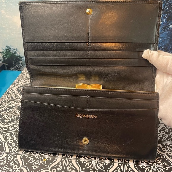Yves Saint Laurent Vintage Black Soft Leather Wallet. Beautiful condition. - Picture 4 of 15